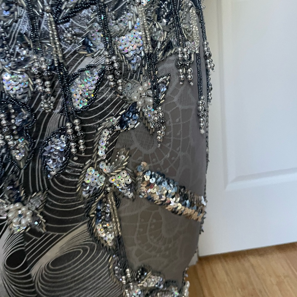 Silver metallic belly dance costume with asymmetrical sleeve - Picture 11 of 16
